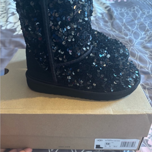 Kids sparkle Uggs - Picture 3 of 5